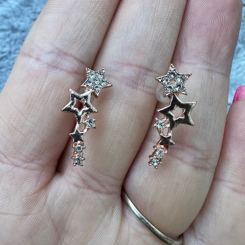 Star cluster studded earrings NWT